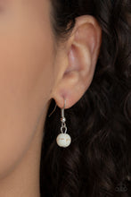 Load image into Gallery viewer, Paparazzi Accessories - Sandstone Oasis - White
