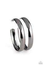 Load image into Gallery viewer, Paparazzi Accessories - Kick Em To The CURVE - Black
