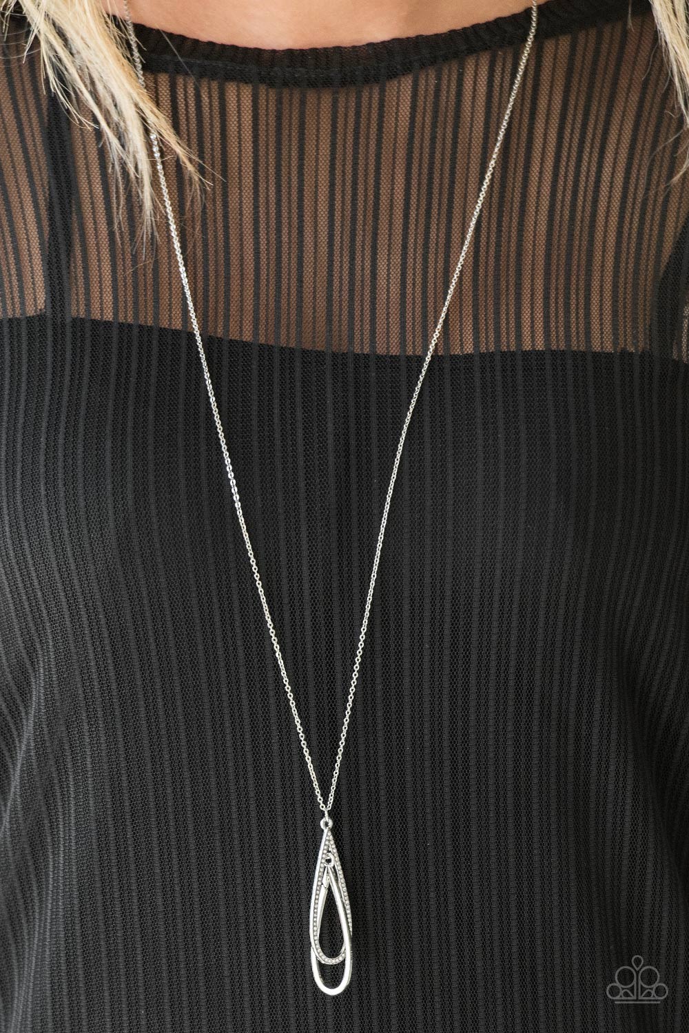 Paparazzi Accessories Step Into The Spotlight - White