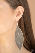 Load image into Gallery viewer, Paparazzi Accessories - Naturally Beautiful - Black
